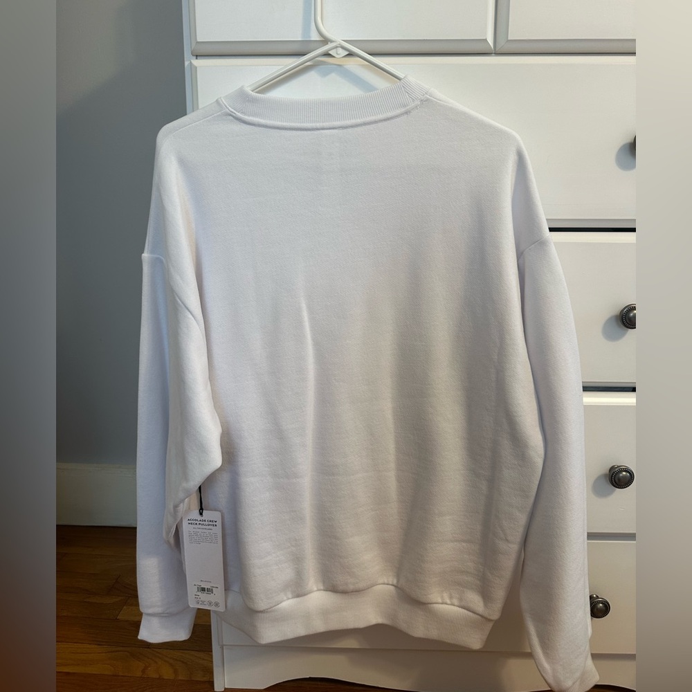 ALO Yoga White Accolade Crew Neck Pullover NWT - Picture 2 of 3